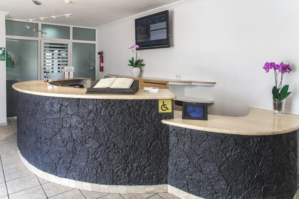 Aparthotel Club Del Carmen 3*